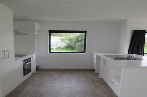 Photo of property in 37 Nile Road, Kelston, Auckland, 0602