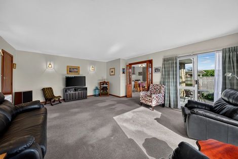 Photo of property in 73 Crofton Road, Harewood, Christchurch, 8051