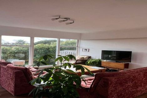 Photo of property in 2/390 Glenfield Road, Glenfield, Auckland, 0629