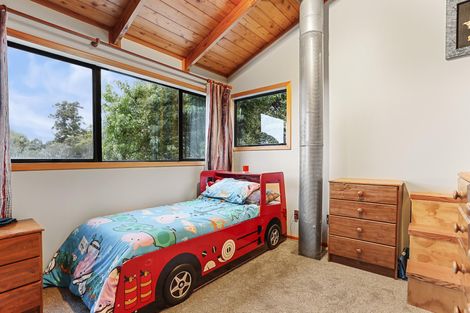 Photo of property in 39 Turanga Road, Henderson Valley, Auckland, 0612