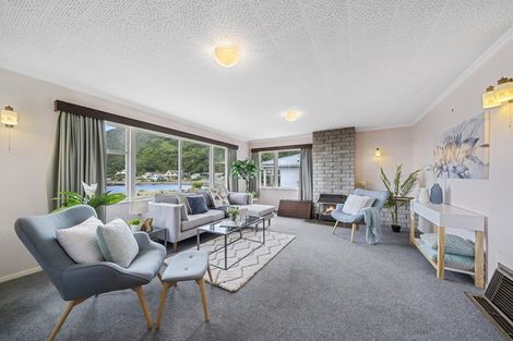 Photo of property in 81 Breaker Bay Road, Breaker Bay, Wellington, 6022