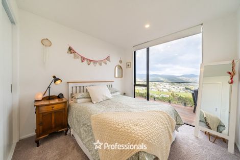 Photo of property in 37 Percy Kinsman Crescent, Riverstone Terraces, Upper Hutt, 5018