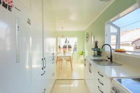 Photo of property in 1/616 Te Atatu Road, Te Atatu Peninsula, Auckland, 0610