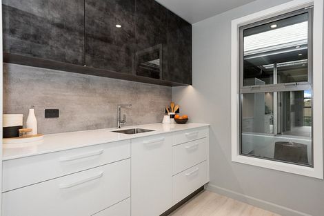 Photo of property in 10 Sydney Place, Flagstaff, Hamilton, 3210