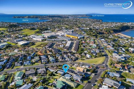 Photo of property in 57a Wade River Road, Stanmore Bay, Whangaparaoa, 0932