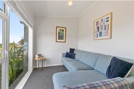 Photo of property in 106 Breaker Bay Road, Breaker Bay, Wellington, 6022