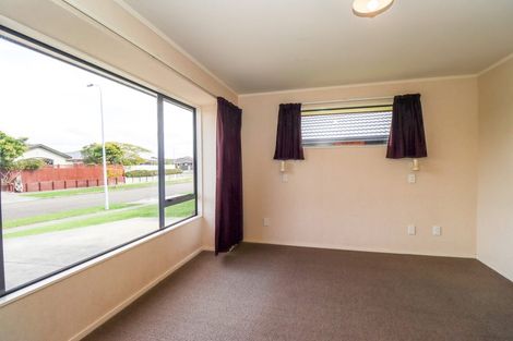 Photo of property in 17 Meridian Grove, Kelvin Grove, Palmerston North, 4414