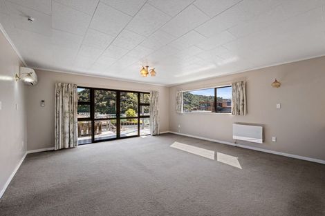 Photo of property in 62 Waikawa Road, Picton, 7220