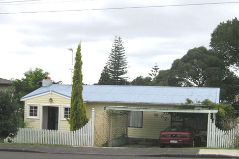 Photo of property in 21 Kaipatiki Road, Glenfield, Auckland, 0629