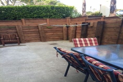 Photo of property in 8 Nor'east Drive, Northcross, Auckland, 0632