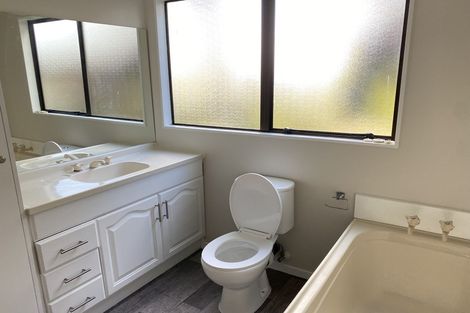 Photo of property in 2/3 Kaurilands Road, Titirangi, Auckland, 0604