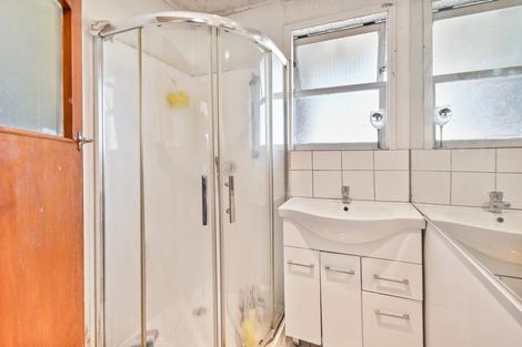 Photo of property in 76 Blake Road, Mangere East, Auckland, 2024