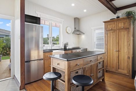 Photo of property in 18 Sandspit Road, Waiuku, 2123