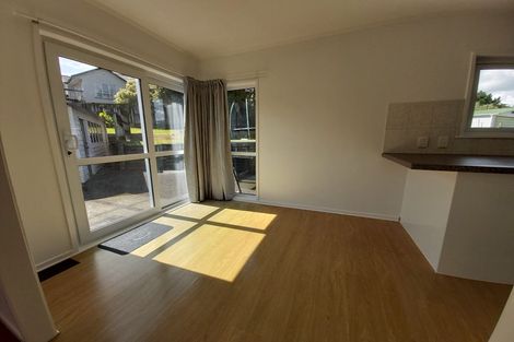 Photo of property in 11 Emirau Place, Glenfield, Auckland, 0629