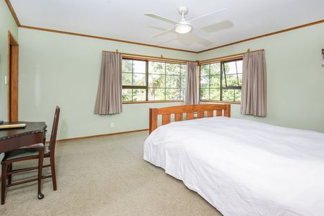 Photo of property in 2 Grovelands Way, Titirangi, Auckland, 0604