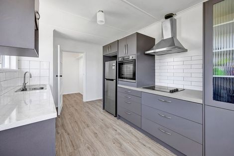 Photo of property in 2 Waihi Road, Hawera, 4610