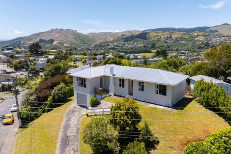 Photo of property in 28 Franklyn Road, Tawa, Wellington, 5028