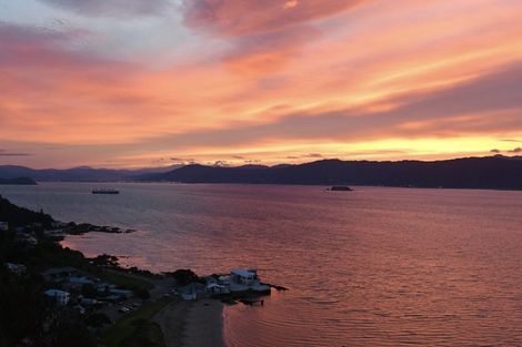 Photo of property in 108 Seatoun Heights Road, Seatoun, Wellington, 6022