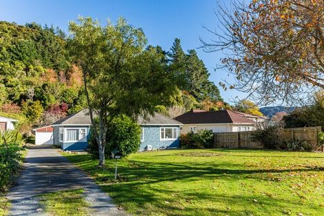 Photo of property in 106 Hine Road, Wainuiomata, Lower Hutt, 5014