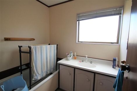 Photo of property in 2/7 Roslyn Road, Mount Wellington, Auckland, 1060