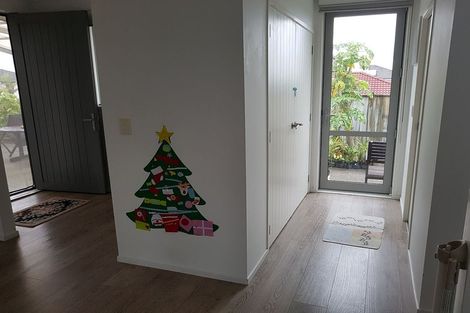 Photo of property in 28 Gibbston Crescent, Flat Bush, Auckland, 2016