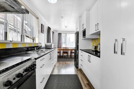 Photo of property in 5 Ambury Place, Merrilands, New Plymouth, 4312