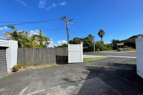 Photo of property in 23 Tobruk Crescent, Milford, Auckland, 0620