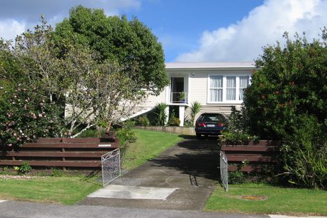 Photo of property in 16 Bayside Avenue, Te Atatu Peninsula, Auckland, 0610
