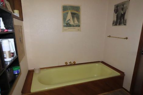 Photo of property in 54 Mahoe Road, Titirangi, Auckland, 0604