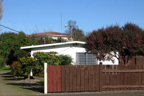 Photo of property in 4 Kent Crescent, Awapuni, Palmerston North, 4412