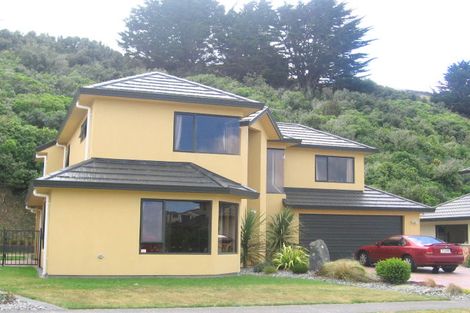 Photo of property in 14 Waterhouse Drive, Brooklyn, Wellington, 6021