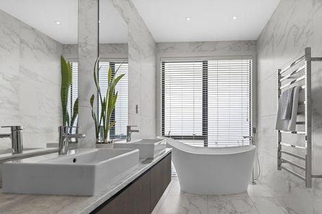 Photo of property in 37 Lake Pupuke Drive, Takapuna, Auckland, 0622