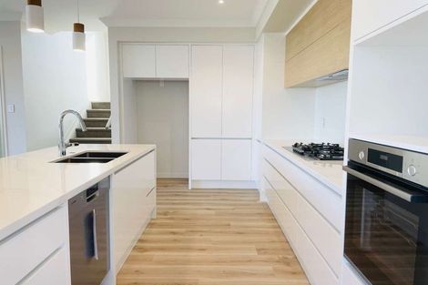 Photo of property in 16 Bine Crescent, Orewa, 0931