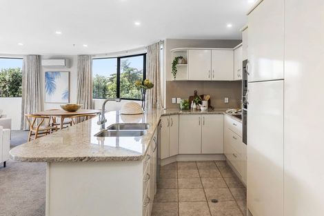 Photo of property in 2d/175 Hurstmere Road, Takapuna, Auckland, 0622