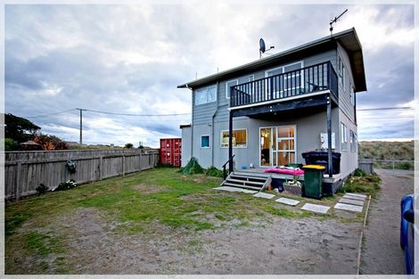 Photo of property in 3 Marine Parade North, Foxton Beach, Foxton, 4815