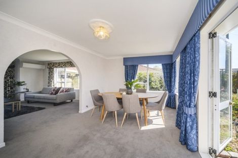 Photo of property in 15 Rosebank Avenue, Kelvin Grove, Palmerston North, 4414