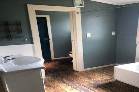 Photo of property in 42 Hussey Street, Waverley, 4510