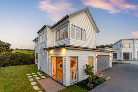 Photo of property in 69 Glenvar Ridge Road, Long Bay, Auckland, 0630
