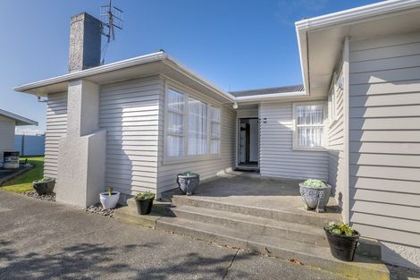 Photo of property in 10 Grenville Street, Levin, 5510
