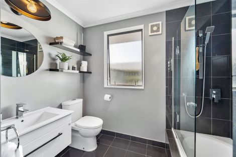 Photo of property in 1/26 Waiora Road, Stanmore Bay, Whangaparaoa, 0932