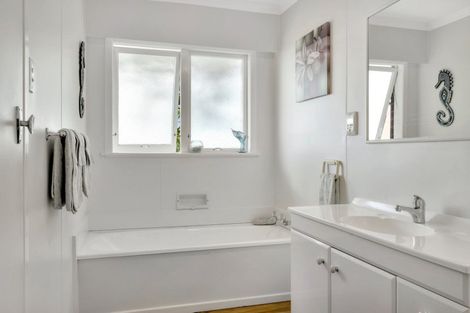 Photo of property in 53e Doralto Road, Frankleigh Park, New Plymouth, 4310