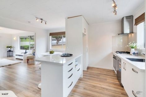 Photo of property in 12 Topliss Drive, Northcross, Auckland, 0632