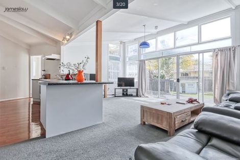 Photo of property in 140 Edmonton Road, Te Atatu South, Auckland, 0610