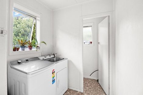 Photo of property in 31 Awanui Street, Merrilands, New Plymouth, 4312