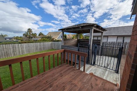 Photo of property in 10 Woodview Rise, Botany Downs, Auckland, 2010