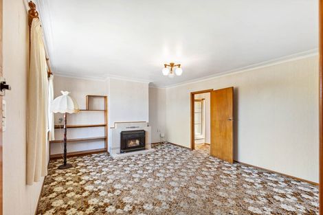 Photo of property in 30 Sylvan Crescent, Te Atatu South, Auckland, 0610