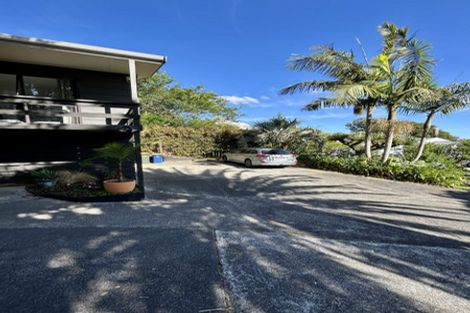 Photo of property in 15 Atlantis Place, Totara Vale, Auckland, 0629