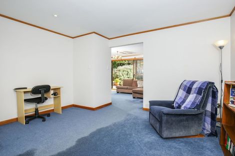 Photo of property in 2 Grovelands Way, Titirangi, Auckland, 0604