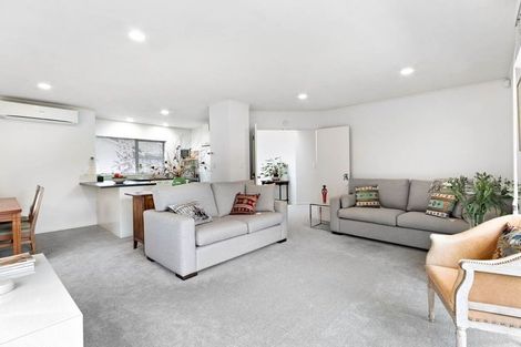 Photo of property in 1/19 Driscoll Place, Farm Cove, Auckland, 2010