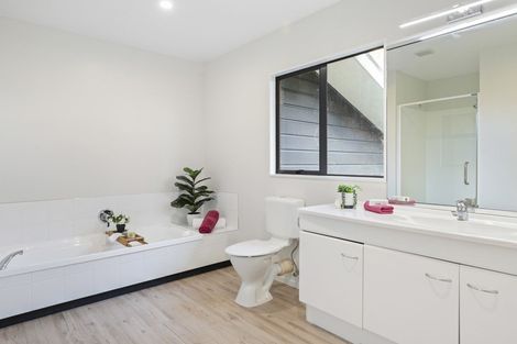 Photo of property in 42 Arana Drive, Karaka, Drury, 2578